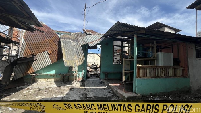 Puluhan rumah di Kelurahan Kesawan, Kecamatan Medan Barat, Kota Medan terbakar dini hari tadi. (Kartika Sari/detikSumut)