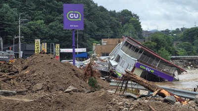 Korsel Diterjang Hujan Deras, Banjir Rendam Permukiman dan Toko