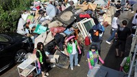 Permukiman warga, fasilitas umum, hingga toko-toko swalayan dilaporkan terendam air, dengan beberapa mengalami kerusakan cukup parah. REUTERS/Yonhap News Agency