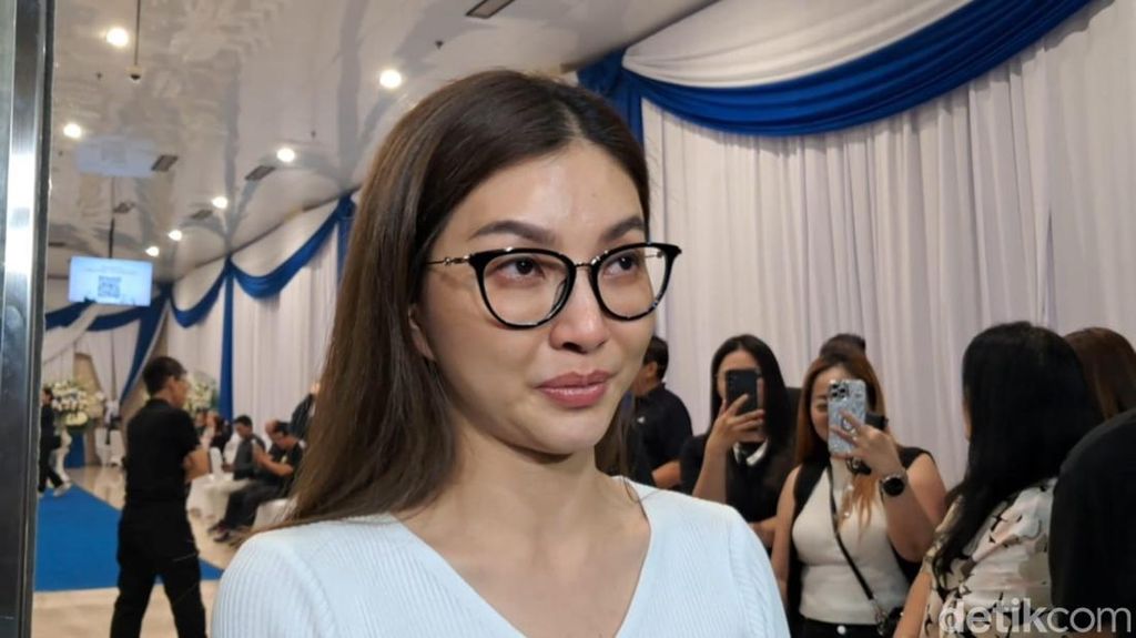 Kepergian Ayah Satukan Mereka Lagi: Sarwendah Tegar, Ruben Hadir dalam Haru