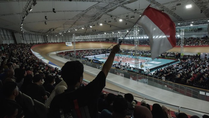 Pevoli Timnas putra Indonesia melakukan selebrasi usai menang dari Timnas putra Kamboja pada pertandingan SEA Volley League 2025  putaran kedua  di Jakarta International Velodrome, Rawamangun, Jakarta, Sabtu (19/7/2025). Indonesia menang dari Kamboja dengan skor 3-0 (25-21, 25-14,25-22). ANTARA FOTO/ Fakhri Hermansyah