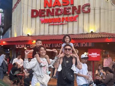 So Sweet! Syamsir Alam dan Keluarga Kulineran hingga ke Blok M