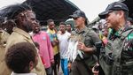 TNI Gelar Baksos di Pelosok Papua, Warga Sambut dengan Haru dan Antusias