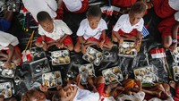 Kegiatan baksos ini mengusung tema “Sehat Bersama, Membangun Ketahanan Bangsa”, sebagai bentuk nyata hadirnya negara untuk meningkatkan pelayanan dan kesejahteraan masyarakat Papua, khususnya di daerah-daerah terpencil. Bakti sosial tersebut mendapat dukungan luas dari para tokoh masyarakat, termasuk kepala suku, tokoh adat, pendeta, pastor, dan suster yang turut aktif berpartisipasi, sehingga acara berlangsung dalam suasana damai, hangat, dan penuh kegembiraan. Dok Kogabwilhan III