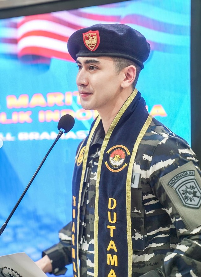 Verrell juga terlihat memberikan sambutan di acara tersebut. Dengan penuh percaya diri ia menyampaikan pidatonya. Foto: Instagram/@bramastavrl