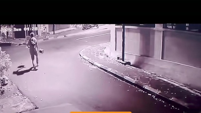 Tangkapan layar memperlihatkan suasana di Karet, Kota Magelang, Minggu (20/7/2025). Viral tawuran di kawasan tersebut, mengakibatkan 1 unit mobil rusak kena lemparan batu.