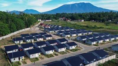 Warga Korban Lahar Dingin Tanah Datar Tempati Rumah Relokasi Baru