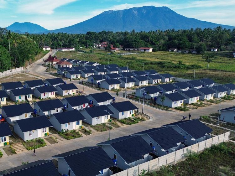 Warga Korban Lahar Dingin Tanah Datar Tempati Rumah Relokasi Baru