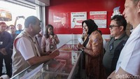 Prosesi launching kegiatan yang mengusung tagline Bangun Koperasi Desa, Indonesia Jaya itu dapat disaksikan juga di laman detik.com mulai pukul 09.45 WIB. Jangan sampai kelewatan untuk jadi saksi sejarah peluncuran Koperasi Desa/Kelurahan Merah Putih ya detikers!