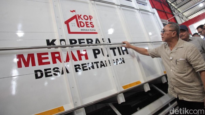 Menko Pangan, Zulkifli Hasan (Zulhas) meninjau kesiapan peluncuran 80 ribu kelembagaan Koperasi Desa/Kelurahan Merah Putih di Kopdes Merah Putih (KDMP) Desa Bentangan, Klaten, yang bakal diresmikan Presiden Prabowo Subianto.