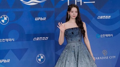 Adu Gaya Aktris di Blue Dragon Series Awards, Yoona Ganti Kostum 3 Kali