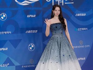 Adu Gaya Aktris di Blue Dragon Series Awards, Yoona Ganti Kostum 3 Kali