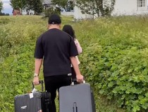 Perjuangan Alice Norin Mudik ke Norwegia Bikin Suami Seret Koper di Padang Rumput