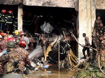 Jet Angkatan Udara Hantam Sekolah Tewaskan 32 Orang, Pelajar Dhaka Demo