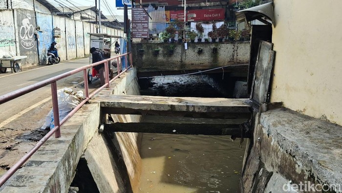 Bangunan di atas Sungai Ciputri Cimahi disinyalir jadi penyebab banjir
