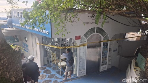 Salah satu bangunan yang dibongkar di Pantai Bingin, Senin (21/7/2025).