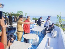 Kala Koster-Adi Arnawa Bongkar 48 Bangunan Liar di Pantai Bingin