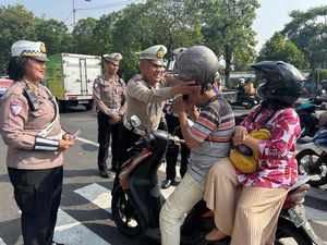 Cara Polisi Surabaya Tingkatkan Kesadaran Masyarakat Berlalu Lintas