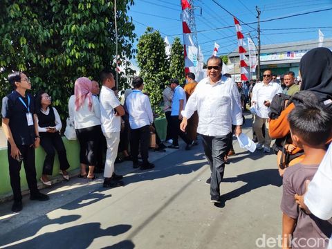Chairman CT Corp, Chairul Tanjung, hadiri peluncuran 80.000 kelembagaan Koperasi Desa/ Kelurahan Merah Putih di Desa Bentangan, Wonosari, Klaten, Senin (21/7/2025).