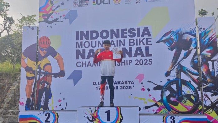Chaka Febriyansyah saat meraih juara Kejuaraan Nasional (Kejurnas) Mountain Bike (MTB) 2025