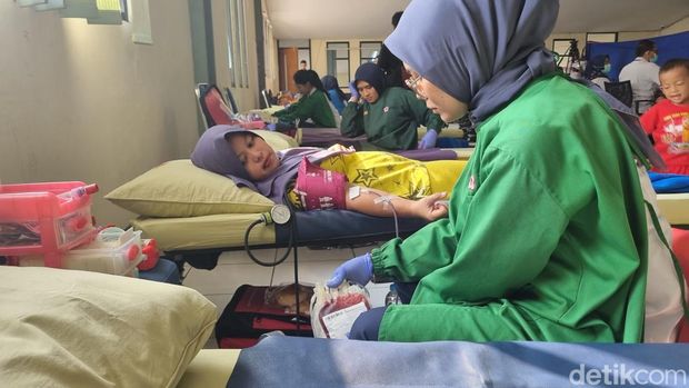 CT Arsa Foundation bersama Koarmada RI menggelar bakti sosial (baksos) di Kampung Nelayan, Muara Angke, Jakarta Utara (Jakut). (Taufiq S/detikcom)