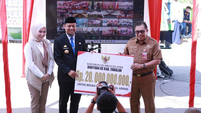 Gubernur Sulawesi Selatan (Sulsel) Andi Sudirman Sulaiman dan Bupati Takalar Mohammad Firdaus Daeng Manye hadir secara virtual dalam launching Koperasi Desa (Kopdes) Merah Putih oleh Presiden Prabowo Subianto.