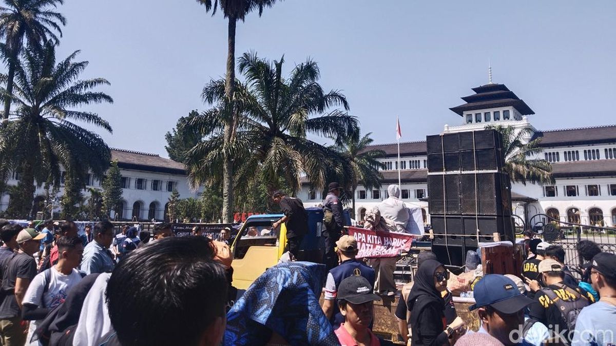 Pendemo: Dedi Mulyadi Tidak Punya Nyali Ketemu Peserta Demo Study Tour