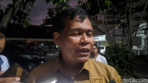 Pj Sekda NTB Lalu Moh. Faozal ditemui, Senin malam (21/7/2025). (Ahmad Viqi/detikBali).