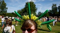 Cucumber Day di Suzdal telah menjadi tradisi sejak 2001, diprakarsai Museum Vladimir‑Suzdal sebagai bentuk penghormatan pada komoditas unggulan lokal. (REUTERS/Yulia Morozova)  