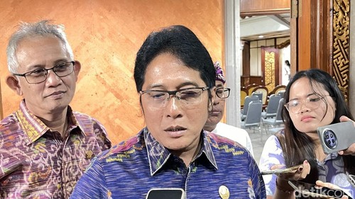 Wakil Gubernur Bali I Nyoman Giri Prasta saat ditemui seusai menghadiri rapat paripurna DPRD Bali di kantor Gubernur Bali, Senin (21/7/2025).