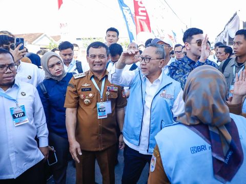 Gubernur Jateng Ahmad Luthfi di acara Peluncuran 80.000 Kelembagaan Koperasi Desa/Kelurahan Merah Putih di Desa Bentangan, Klaten, Senin (21/7/2025).