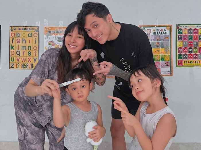 Irene Agustin hamil anak ketiga.