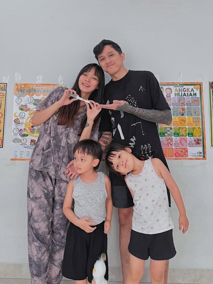 Irene Agustin Irene Agustin hamil anak ketiga.