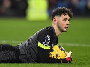 Man City Mau Pulangkan Kiper Burnley Ini