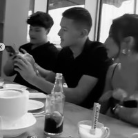 Tak hanya merayakan berdua, beberapa anggota keluarga dan kerabat juga tampak hadir dan ikut di acara makan-makan ulang tahun Jennifer. Foto: Instagram/@jennifercoppenreal20/@justinhubner5