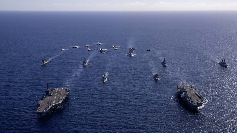 Kapal induk AS dan Inggris