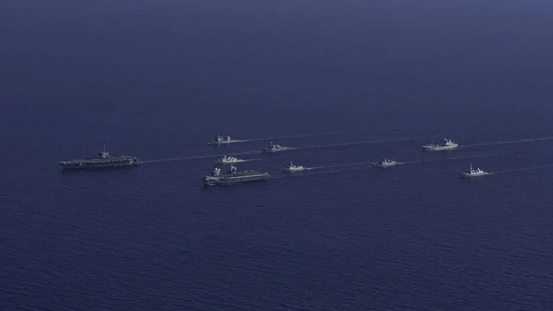 Kapal induk AS dan Inggris