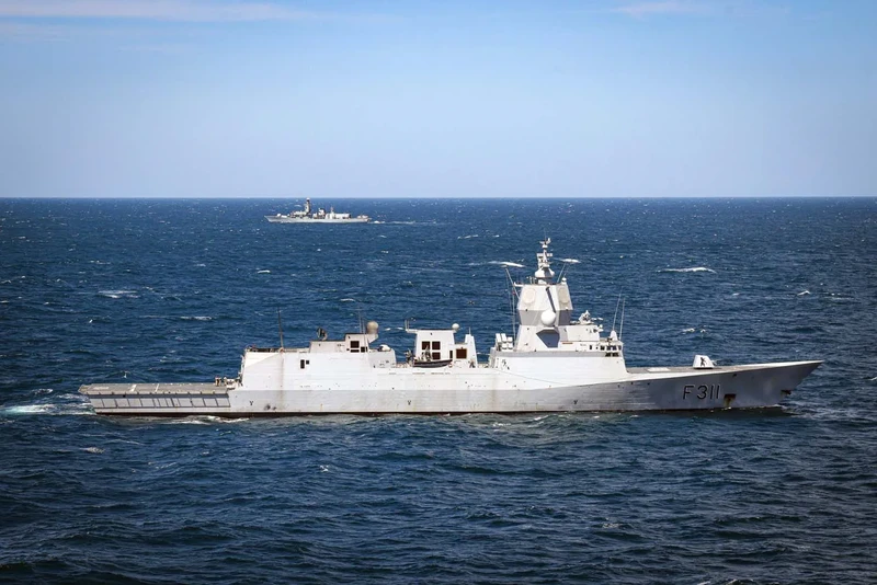 Kapal induk AS dan Inggris