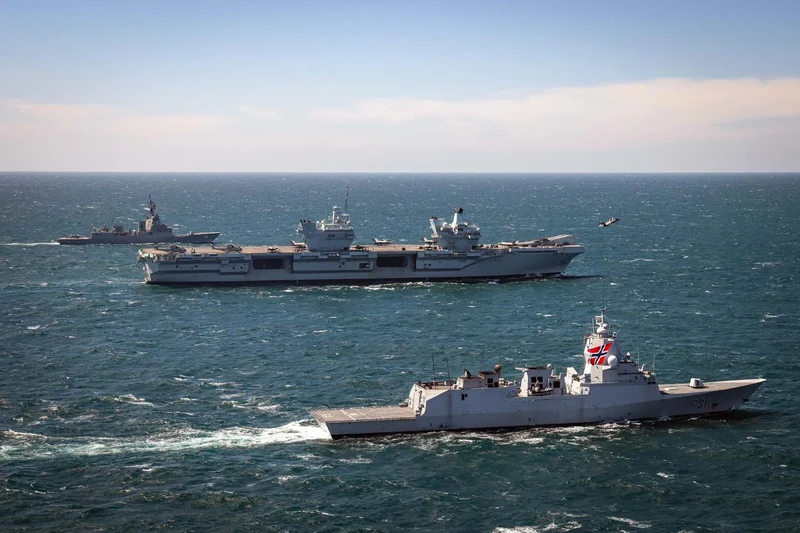 Kapal induk AS dan Inggris