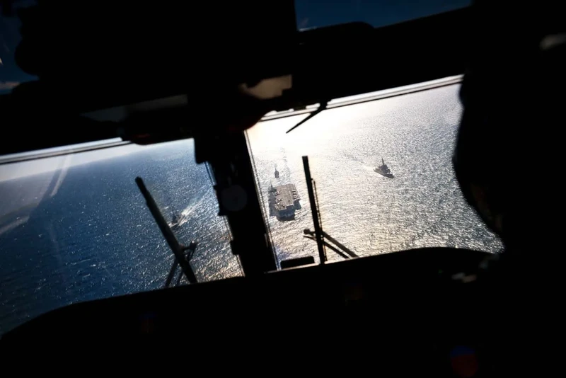 Kapal induk AS dan Inggris