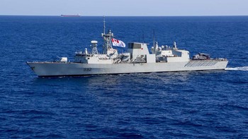 Ikut serta dalam latihan ini HMCS Vill De Quebec dari Kanada. Foto: Royal Navy