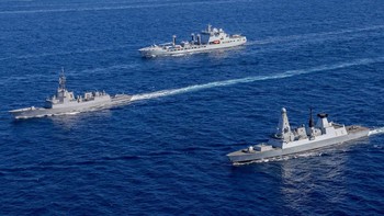 Operasi ini menandai pertama kalinya kapal induk dari AS dan Inggris beroperasi bersama sebagai bagian dari Talisman Sabre sejak latihan itu dimulai pada tahun 2005. Foto: Royal Navy