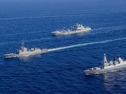 Kapal Induk Canggih Amerika dan Inggris Berkeliaran di Laut Timor