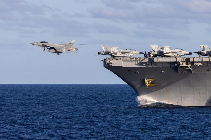 Kapal induk AS dan Inggris