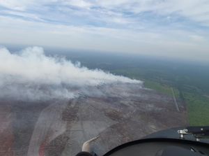 3 Heli Water Bombing Dikerahkan ke Titik Hotspot Karhutla Riau