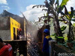 Lupa Matikan Tungku untuk Lihat Pawai, 3 Rumah di Tasik Terbakar