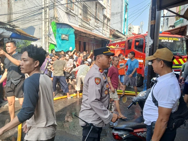 Butuh Berjam-jam Kebakaran Hebat di Tambora Baru Bisa Padam