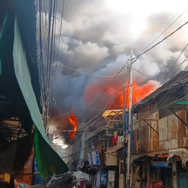 Butuh Berjam-jam Kebakaran Hebat di Tambora Baru Bisa Padam