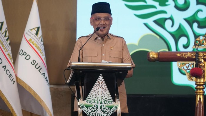 Kepala BP Haji Gus Irfan Yusuf saat memberikan pidato sambutan Mukerna AMPHURI di Yogyakarta, Minggu 20 Juli 2025.