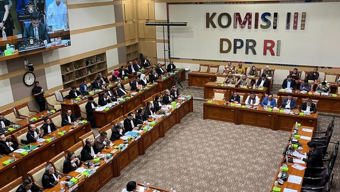 Komisi III DPR rapat bahas RKUHAP di DPR RI, Senin (21/7/2025).